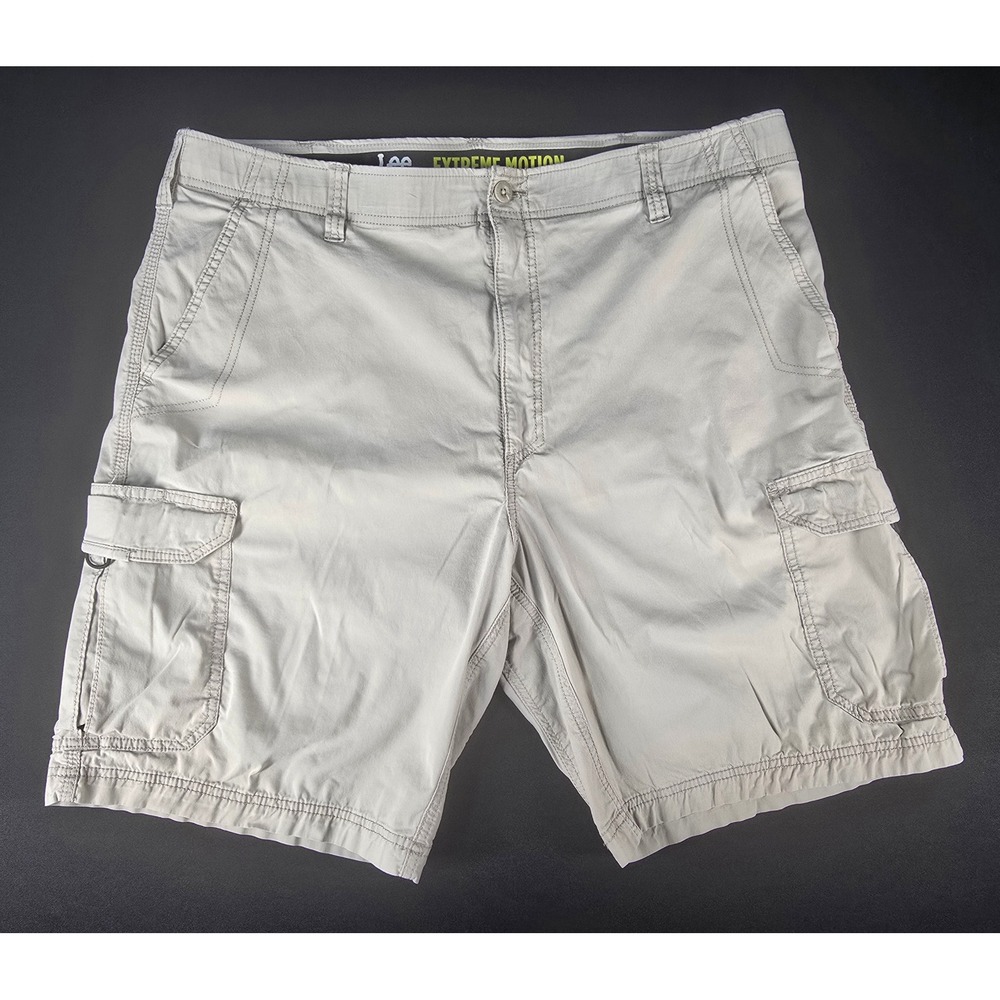Lee Extreme Motion Mens Cargo Shorts Khaki Size 42 Flat Front 102187010 Like New